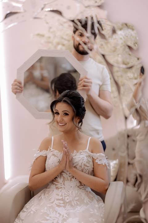 noiva se arrumando para o grande dia'