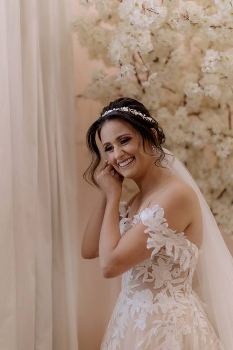 noiva se arrumando para o grande dia'