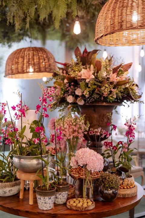 decoração de casamento com tulipas e orquídeas '