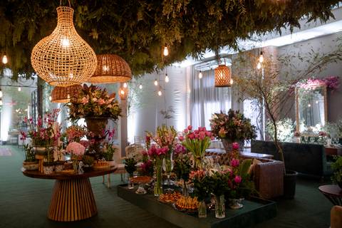 decoração de casamento com tulipas e orquídeas '