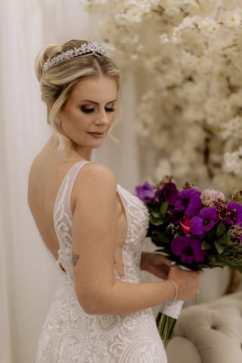 noiva com buquê de orquídeas '