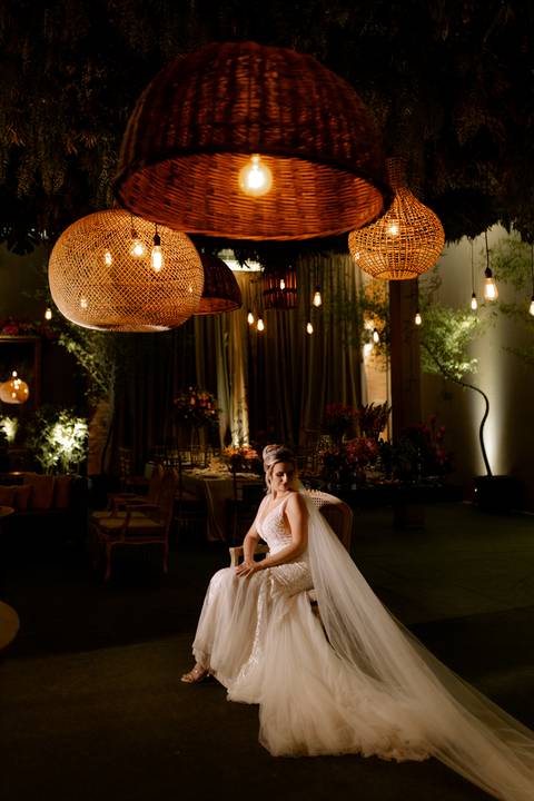 inspiração de retrato de noiva no salão de festa '