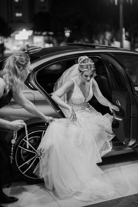 noiva chegando na igreja'