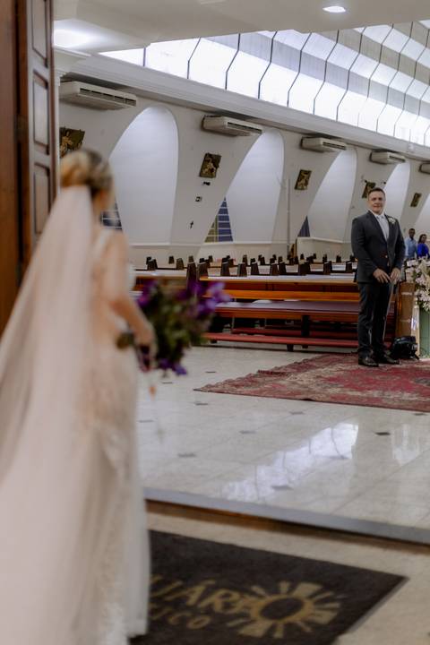 noiva entrando na igreja'