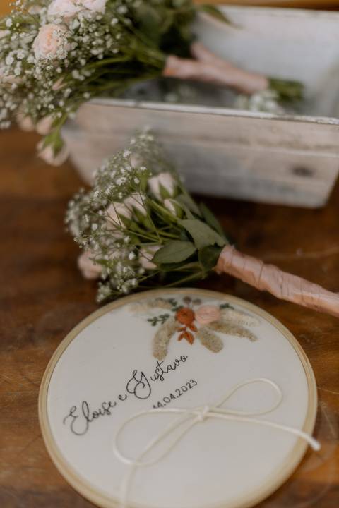 bastidor como porta aliança '