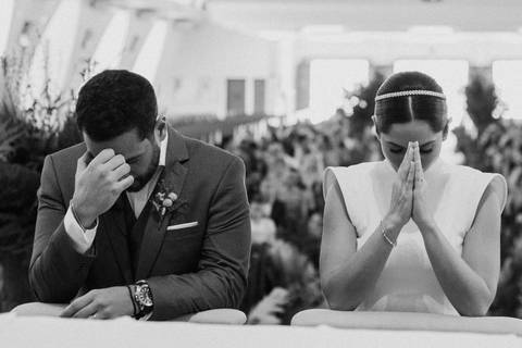 benção aos noivos em casamento na igreja '