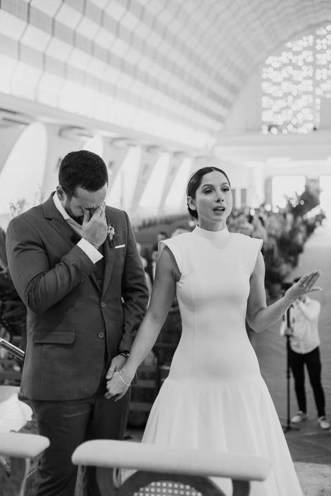 momentos emocionante da cerimonia em casamento na igreja'