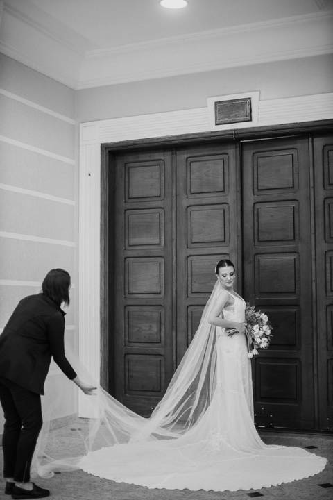 momentos antes da noiva entrar ne igreja '