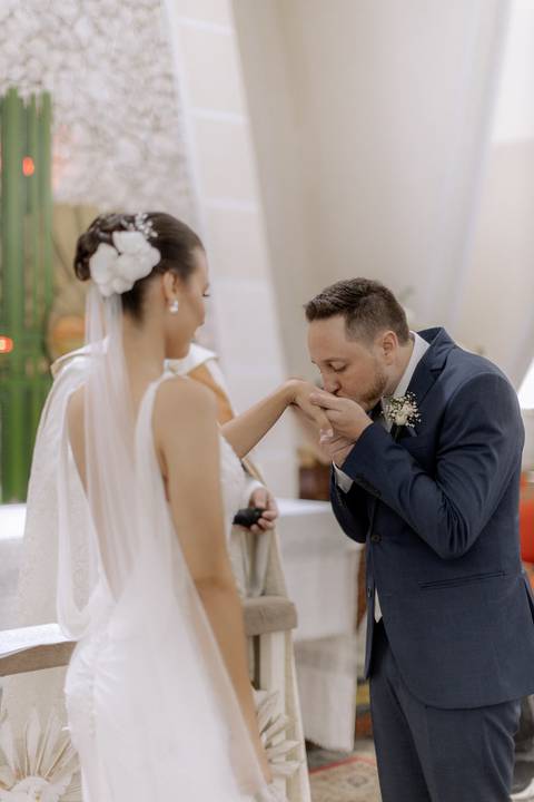 troca das alianças em casamento na igreja'