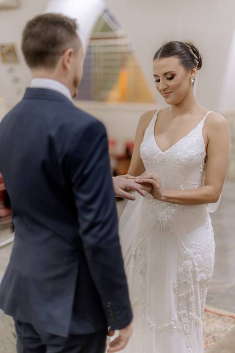 troca das alianças em casamento na igreja'