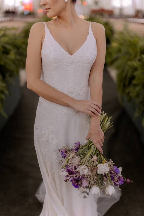 Noiva com buquê de orquídeas '