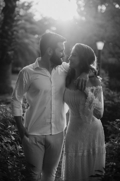 inspiração de foto para casais no campo '