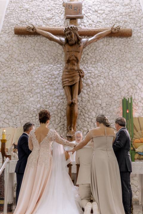 benção dos pais em casamento na igreja '