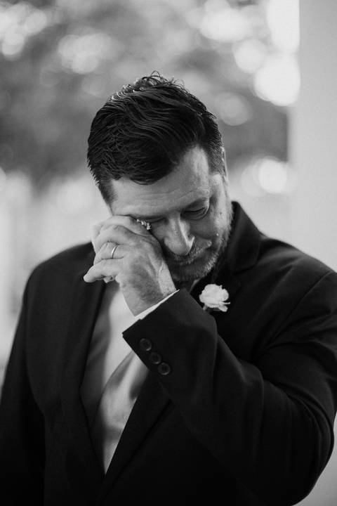 pai da noiva emocionado '