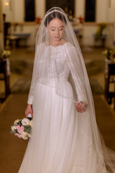 Inspiração de retrato de noiva na igreja'