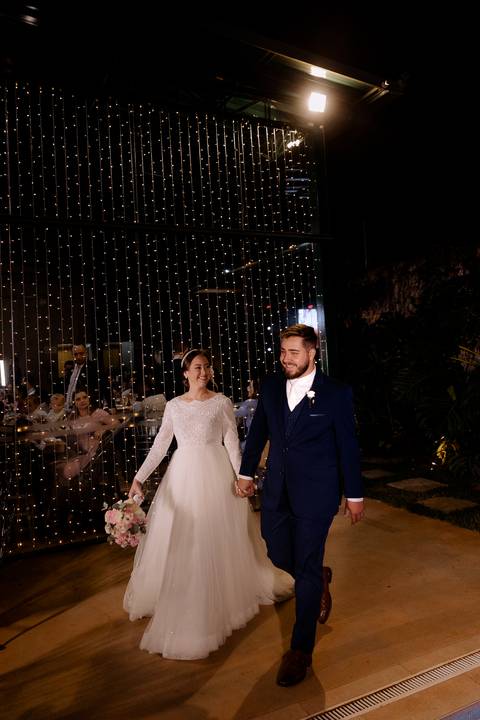 Entrada dos noivos na festa'