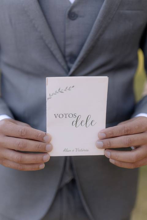 noivo se arrumando para o grande dia'