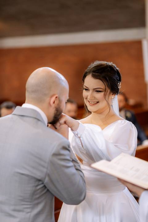 trocas de alianças em casamento na igreja'