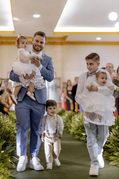 Entrada das alianças em casamento na igreja '