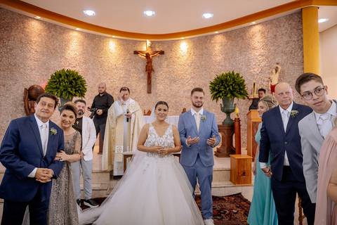Entrada das alianças em casamento na igreja '