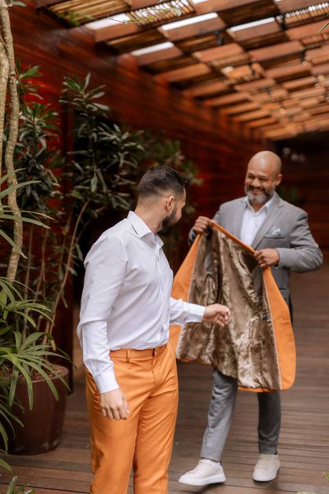 Making of do noivo se arrumando com seu pai'