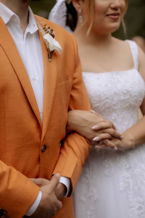 casamento de dia ao ar livre em frete a uma cachoeira no rio de janeiro '