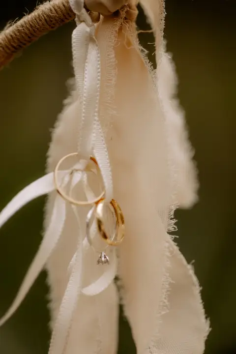 casamento de dia ao ar livre em frete a uma cachoeira no rio de janeiro '