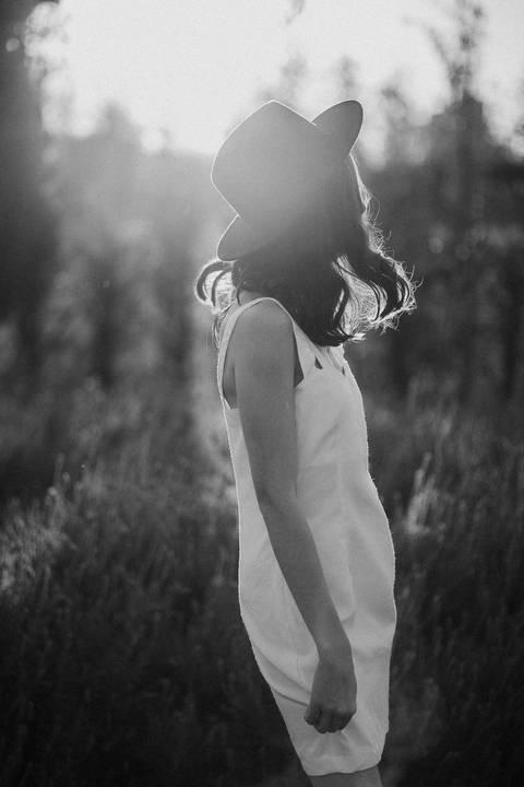 inspiração de retrato feminino p&b'