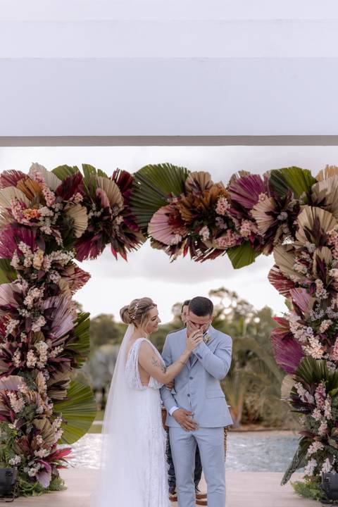 noivo emocionado com a entrada da homenagem aos avós'
