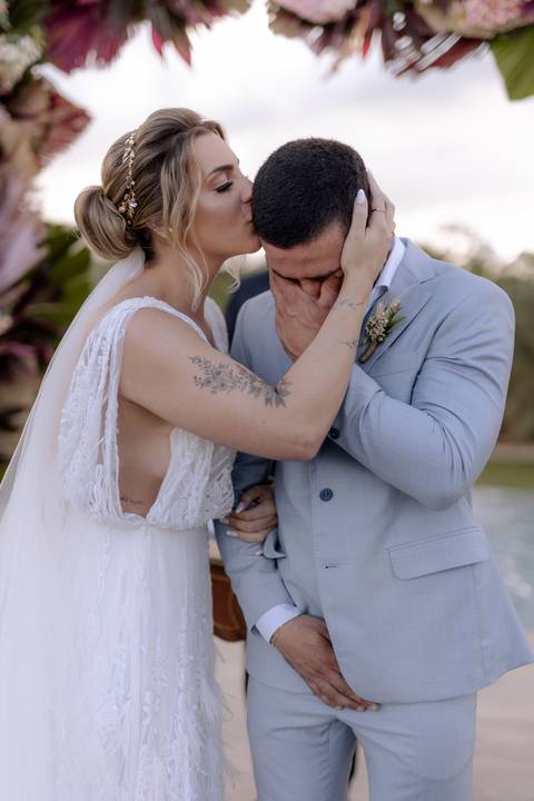 noivo emocionado com a entrada da homenagem aos avós'