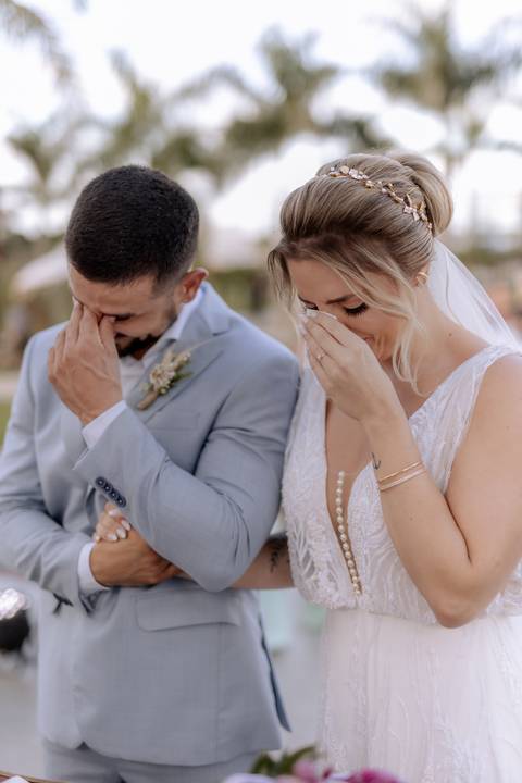 noivo emocionado com a entrada da homenagem aos avós'