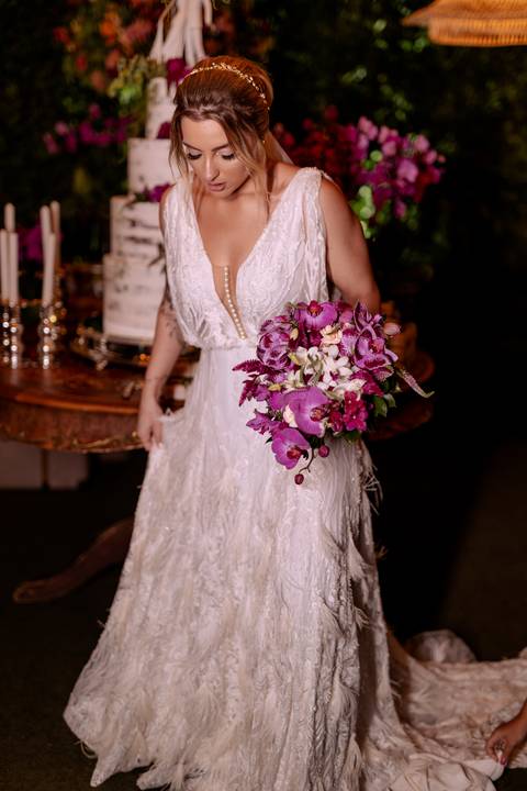 Inspiração de vestido de noiva com plumas '