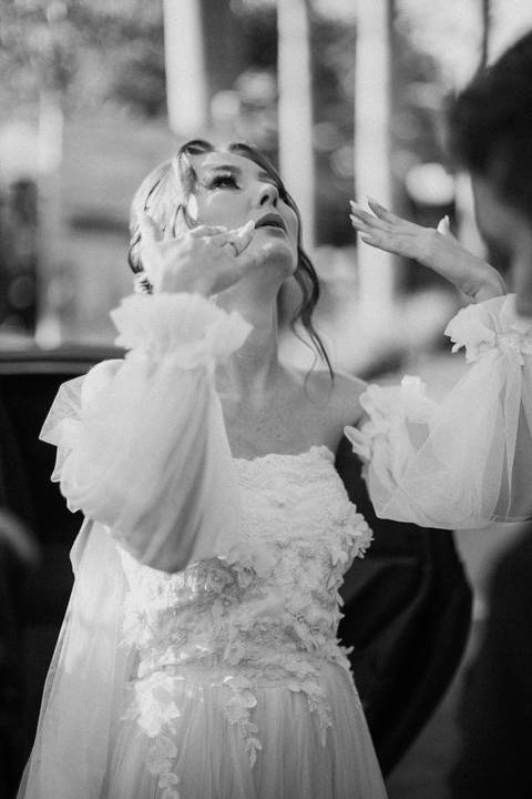 noiva emocionada antes da sua entrada '