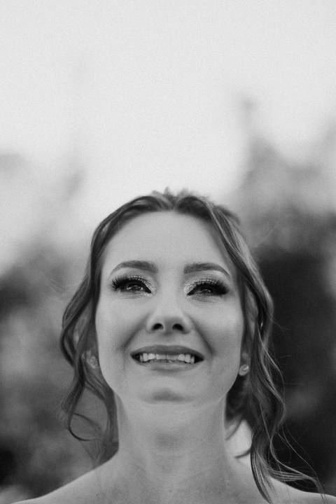 noiva emocionada antes da sua entrada '