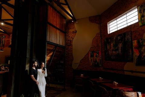 Idea para ensaio de casal na cafeteria'