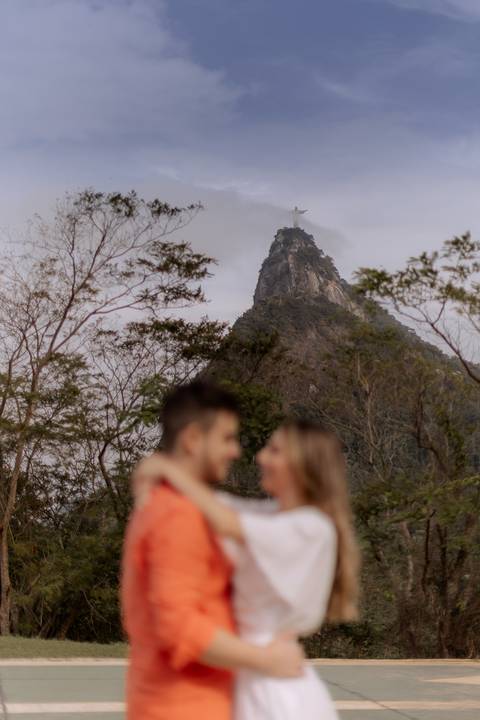 Inspiração de fotos criativas para ensaio de casal em mirante no rio de janeiro '