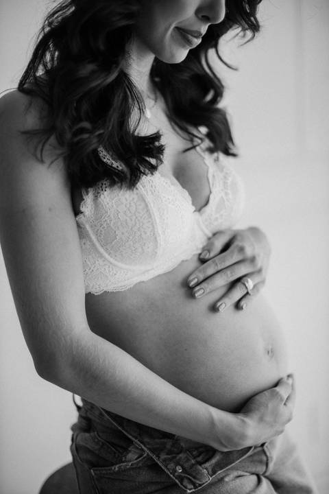 Inspiração de ensaio gestante em estúdio '