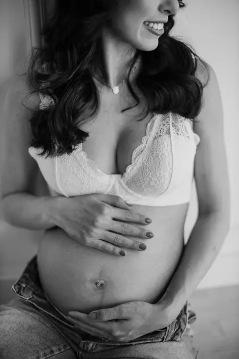 Inspiração de ensaio gestante em estúdio '