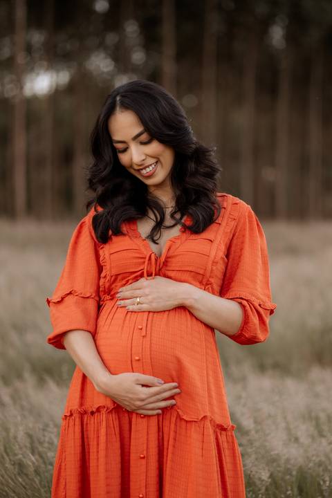 gestante delicada em suas fotos de gravida criativa e leve em Cianorte '