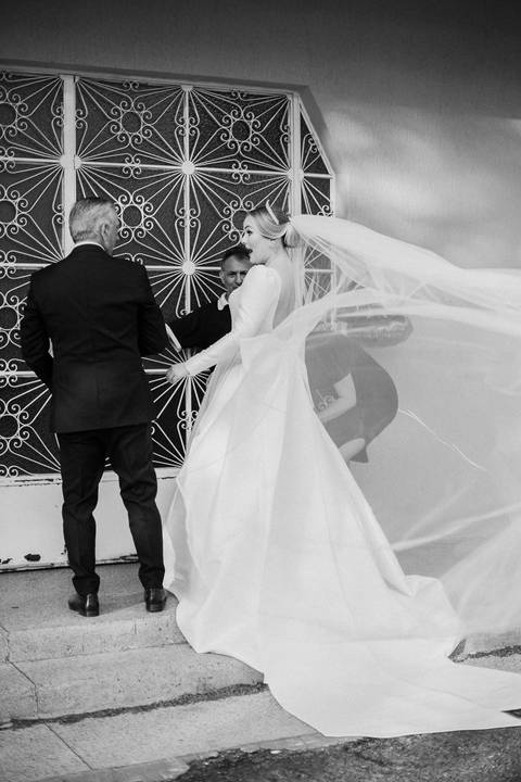 Momentos antes da noiva entrar na igreja'