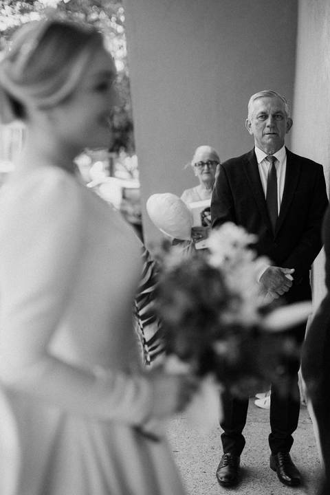 Momentos antes da noiva entrar na igreja'