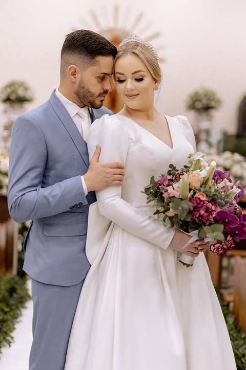 Inspiração de ensaio para noivos na igreja '