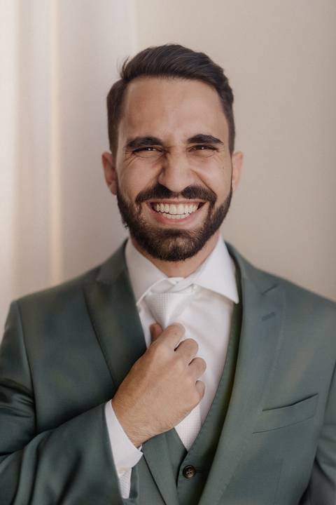 Inspiração de retrato de noivo em making of'