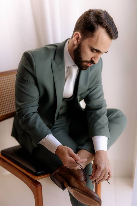 Inspiração de retrato de noivo em making of'