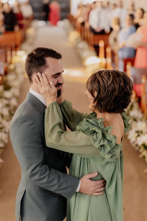 entrada do noivo na igreja '