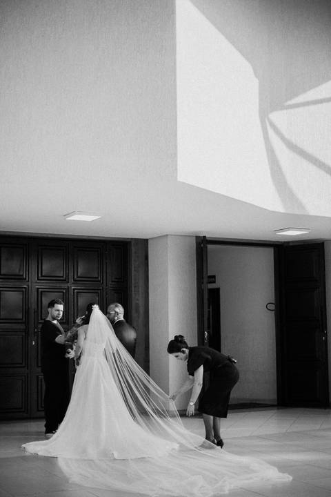 Momentos antes da noiva entrar na igreja'