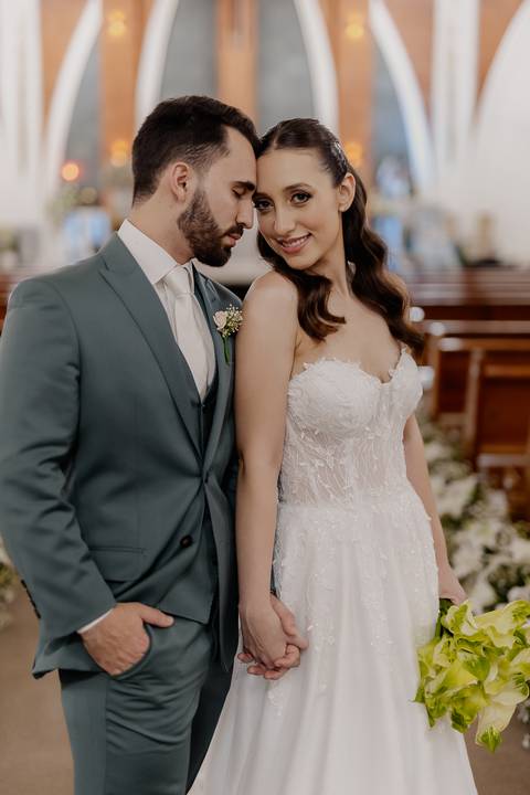 Inspiração de ensaio para noivos na igreja '