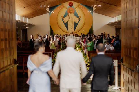 Entrada do noivo na igreja'