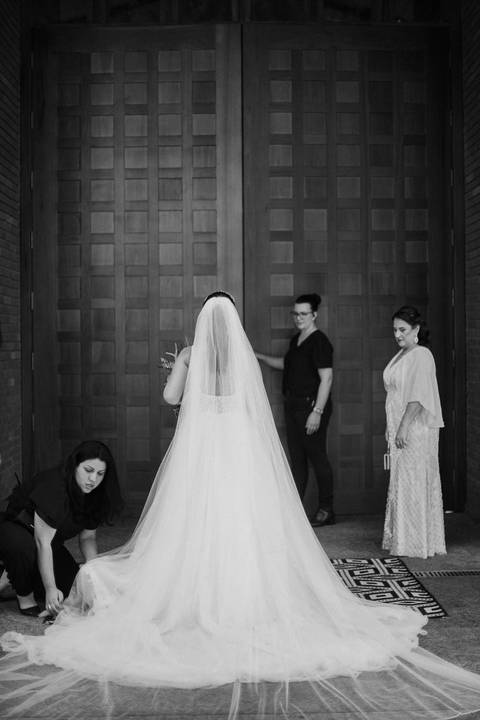 Momentos antes da noiva entrar na igreja'