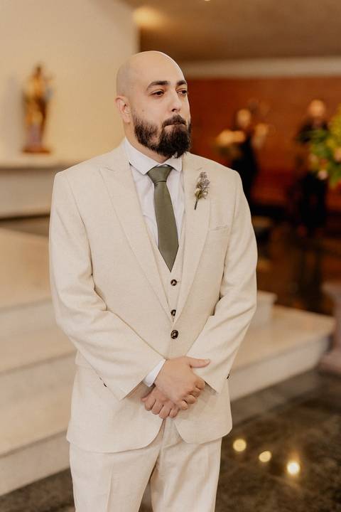 Entrada da noiva na igreja'